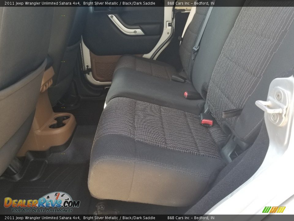 2011 Jeep Wrangler Unlimited Sahara 4x4 Bright Silver Metallic / Black/Dark Saddle Photo #35