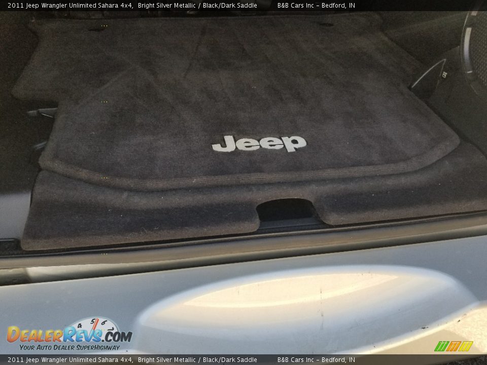 2011 Jeep Wrangler Unlimited Sahara 4x4 Bright Silver Metallic / Black/Dark Saddle Photo #36