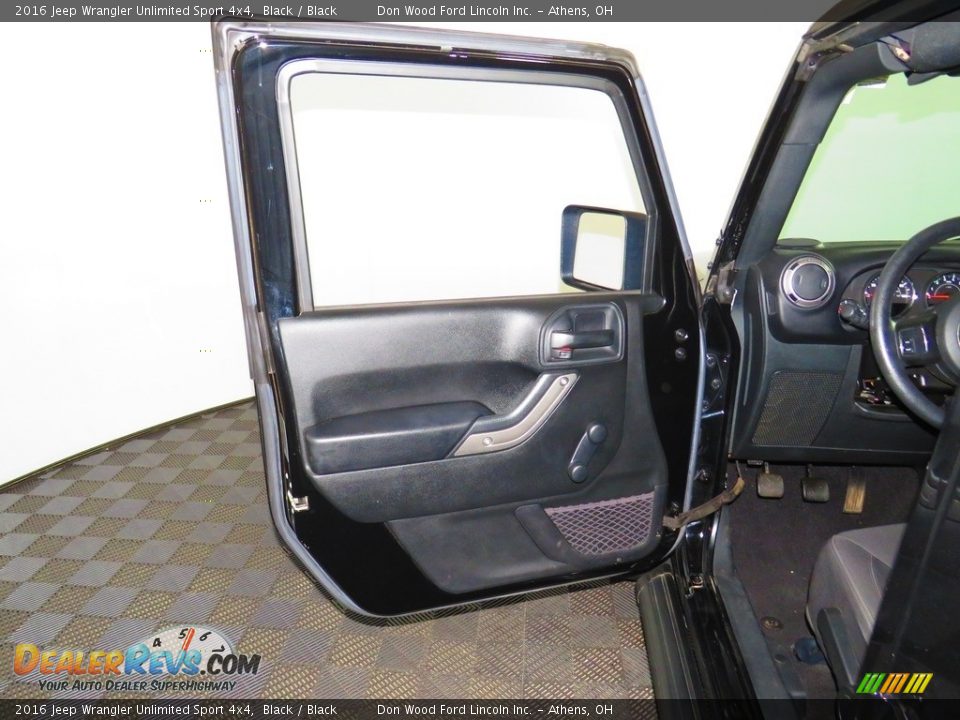 2016 Jeep Wrangler Unlimited Sport 4x4 Black / Black Photo #16