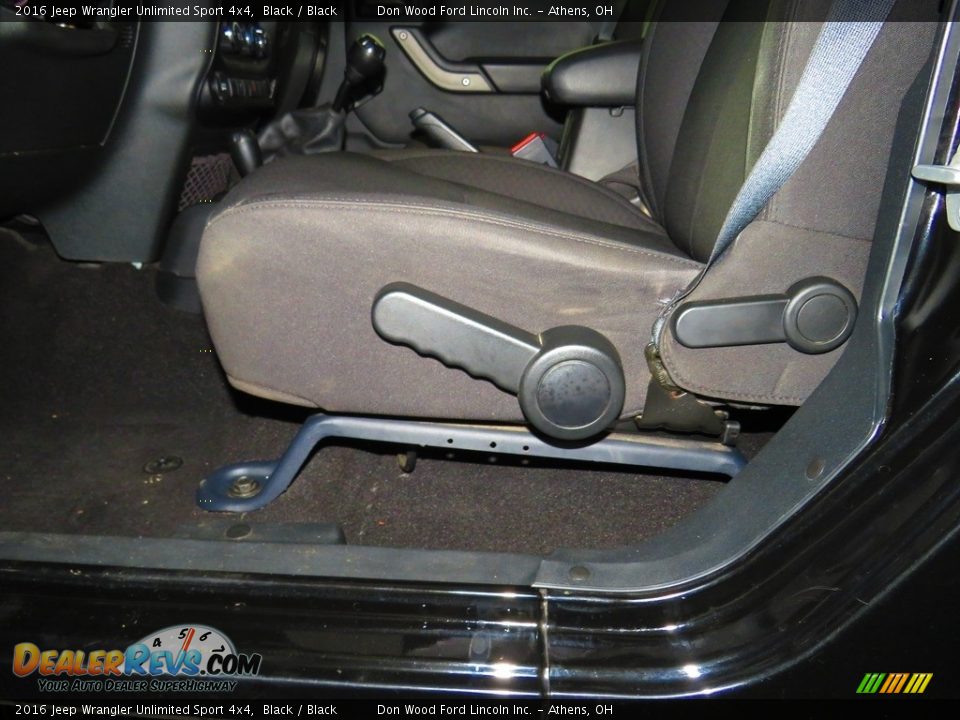 2016 Jeep Wrangler Unlimited Sport 4x4 Black / Black Photo #17