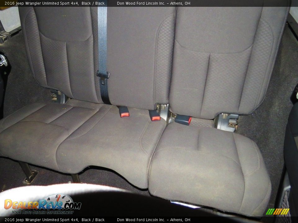 2016 Jeep Wrangler Unlimited Sport 4x4 Black / Black Photo #19