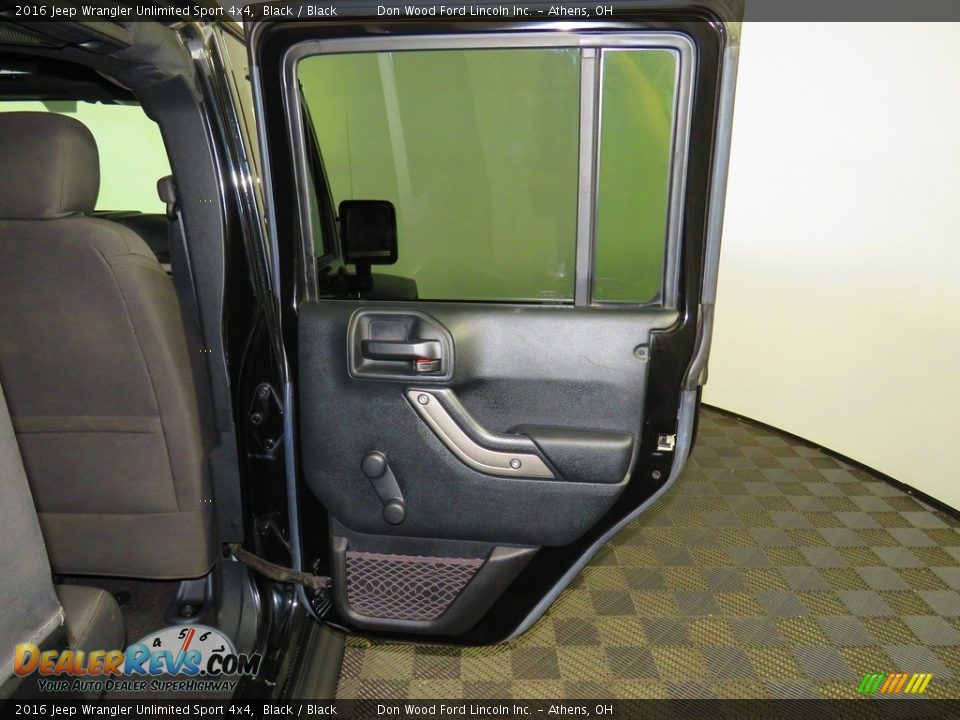 2016 Jeep Wrangler Unlimited Sport 4x4 Black / Black Photo #22