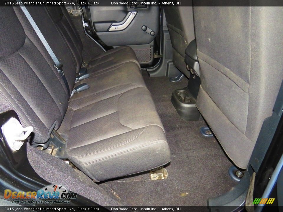 2016 Jeep Wrangler Unlimited Sport 4x4 Black / Black Photo #23