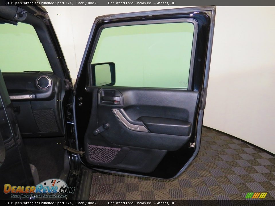 2016 Jeep Wrangler Unlimited Sport 4x4 Black / Black Photo #24