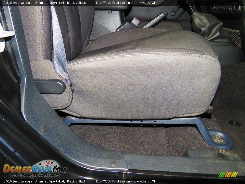 2016 Jeep Wrangler Unlimited Sport 4x4 Black / Black Photo #25