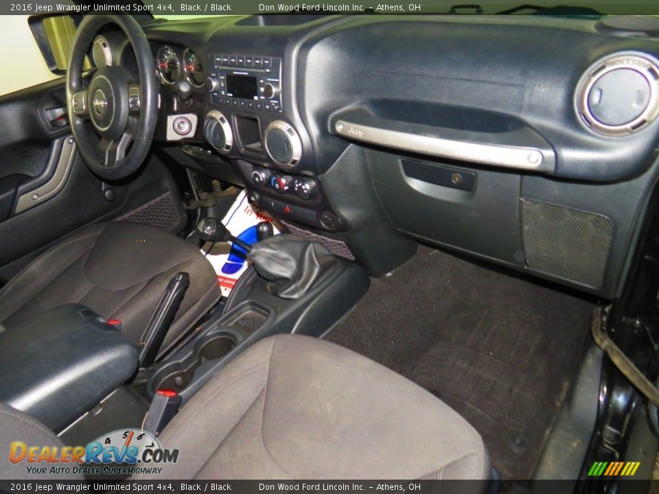 2016 Jeep Wrangler Unlimited Sport 4x4 Black / Black Photo #26