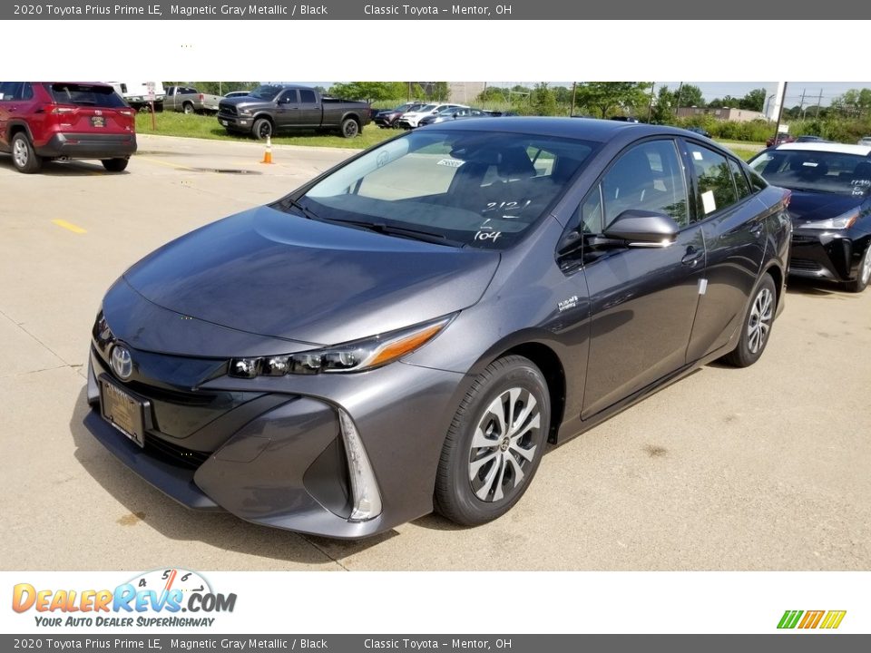 Front 3/4 View of 2020 Toyota Prius Prime LE Photo #1