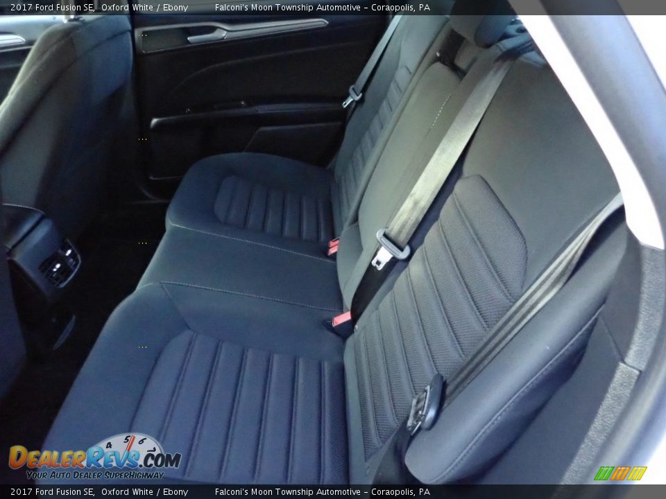 2017 Ford Fusion SE Oxford White / Ebony Photo #17