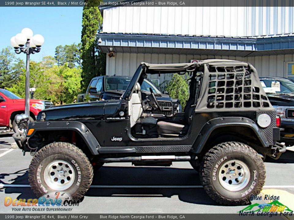 1998 Jeep Wrangler SE 4x4 Black / Mist Grey Photo #2