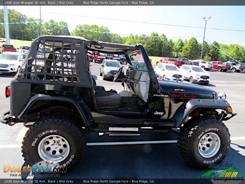 1998 Jeep Wrangler SE 4x4 Black / Mist Grey Photo #6