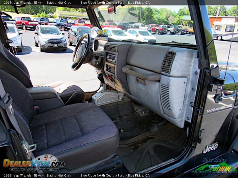 1998 Jeep Wrangler SE 4x4 Black / Mist Grey Photo #12