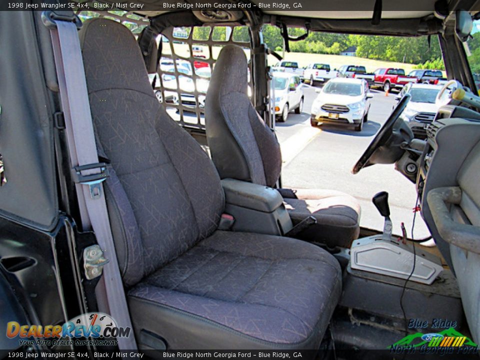 1998 Jeep Wrangler SE 4x4 Black / Mist Grey Photo #13