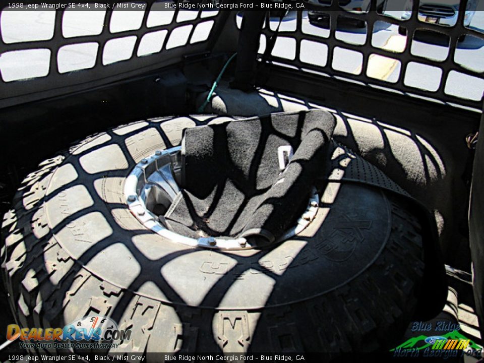 1998 Jeep Wrangler SE 4x4 Black / Mist Grey Photo #14