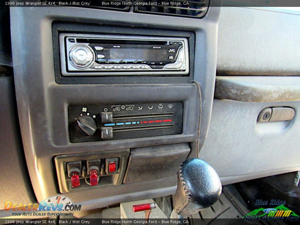 1998 Jeep Wrangler SE 4x4 Black / Mist Grey Photo #16