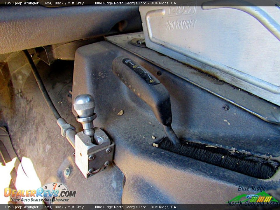 1998 Jeep Wrangler SE 4x4 Black / Mist Grey Photo #18