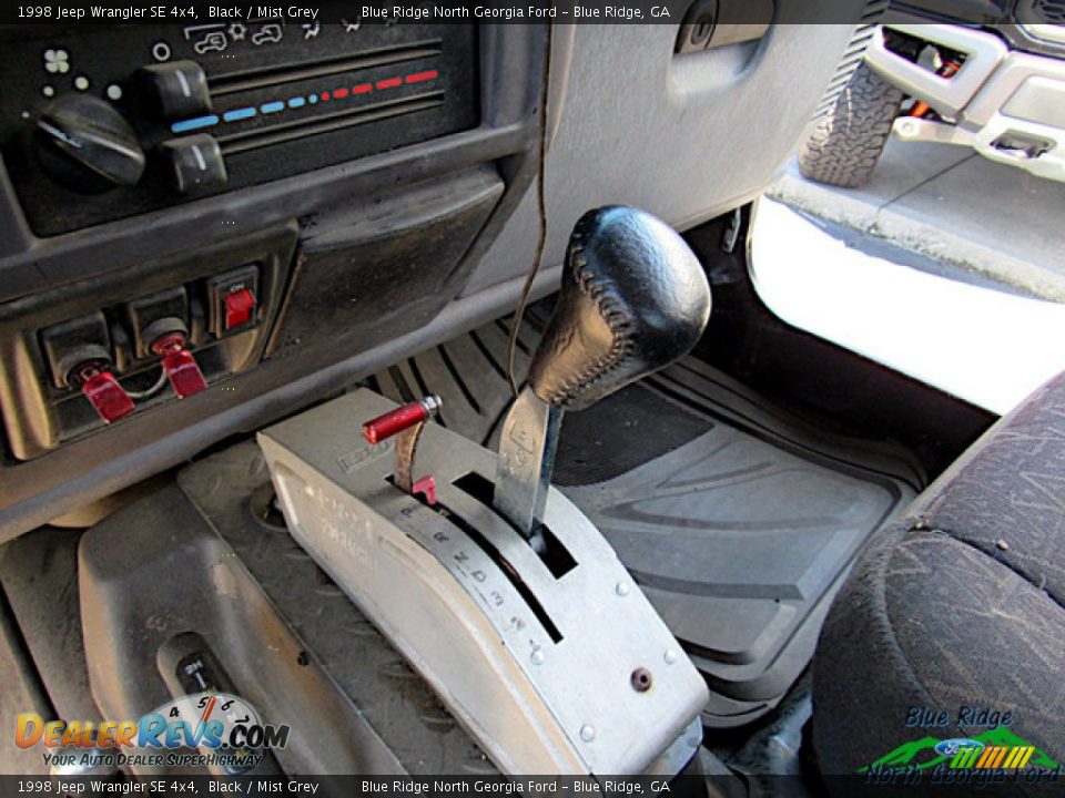 1998 Jeep Wrangler SE 4x4 Black / Mist Grey Photo #19