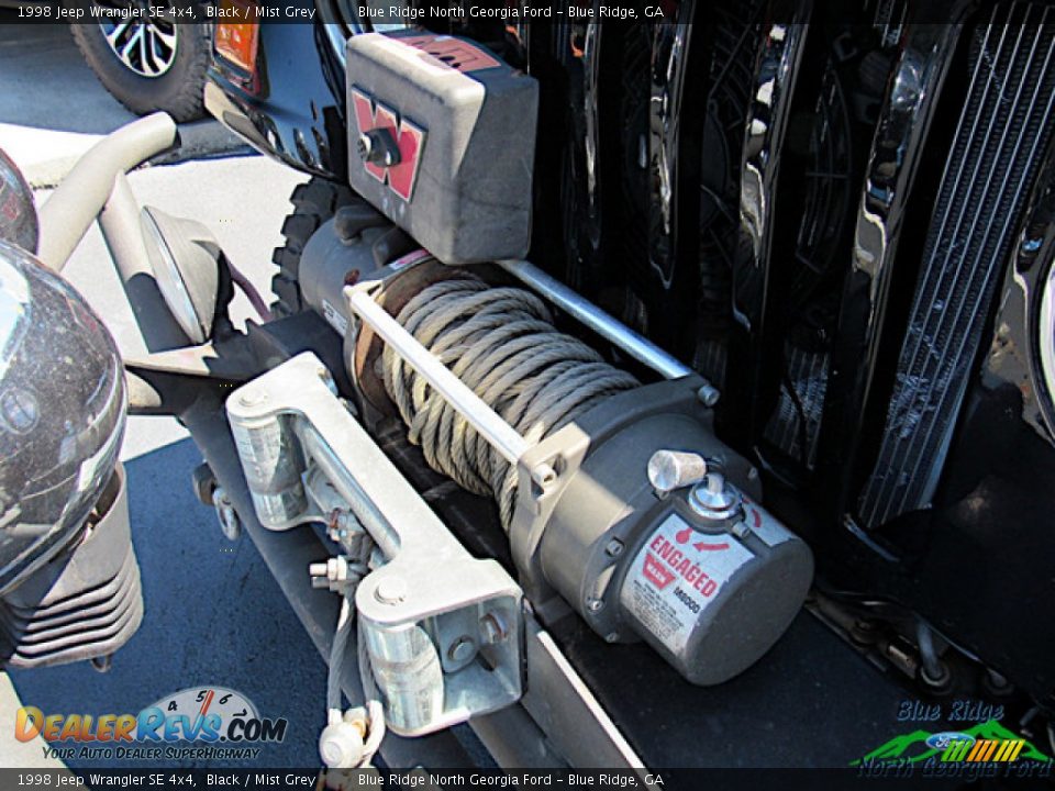 1998 Jeep Wrangler SE 4x4 Black / Mist Grey Photo #22
