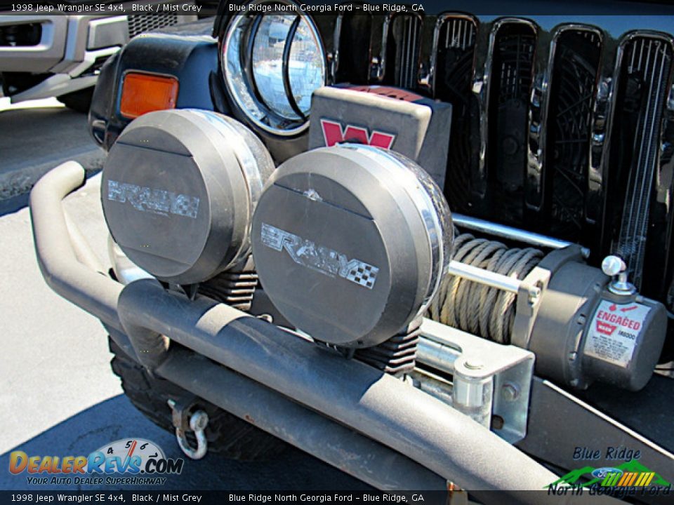 1998 Jeep Wrangler SE 4x4 Black / Mist Grey Photo #23
