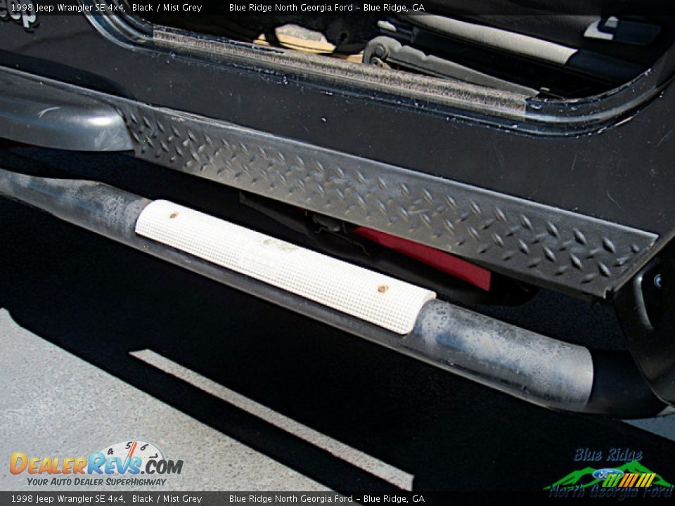 1998 Jeep Wrangler SE 4x4 Black / Mist Grey Photo #24