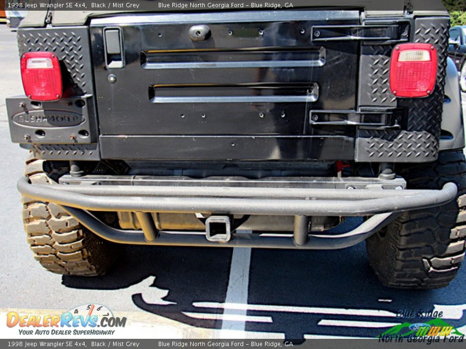 1998 Jeep Wrangler SE 4x4 Black / Mist Grey Photo #29