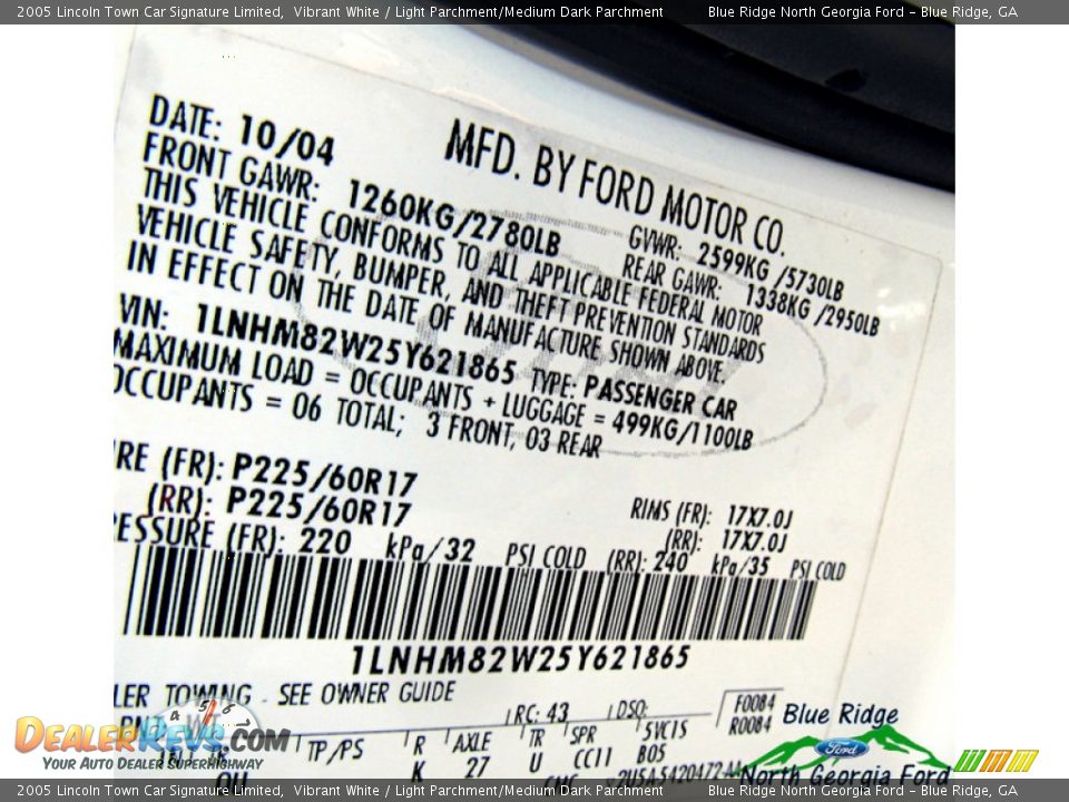 2005 Lincoln Town Car Signature Limited Vibrant White / Light Parchment/Medium Dark Parchment Photo #23