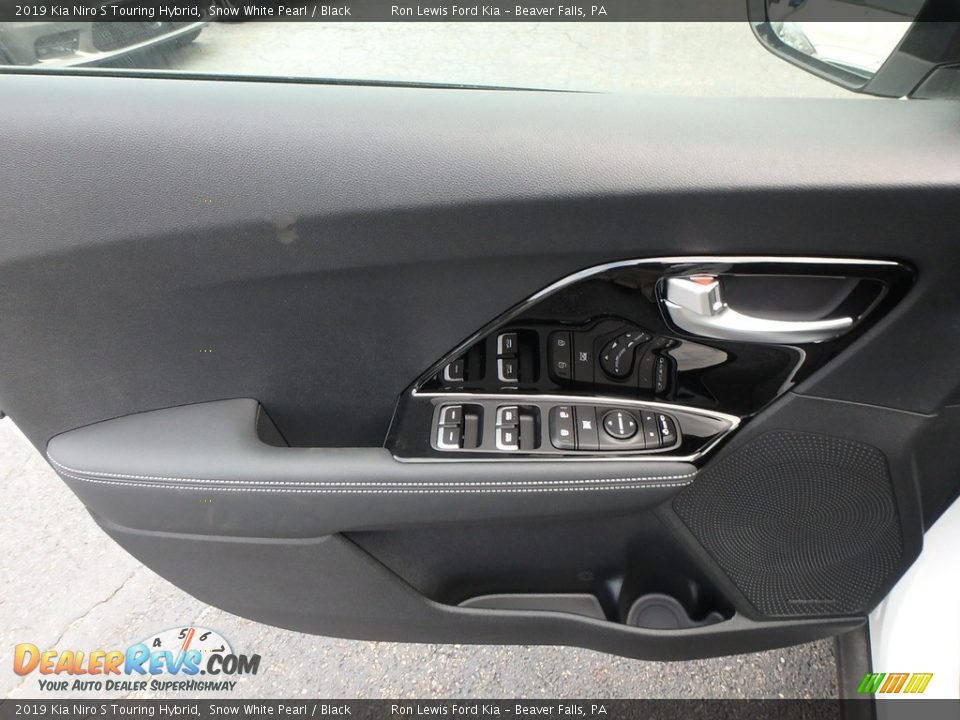 Door Panel of 2019 Kia Niro S Touring Hybrid Photo #15