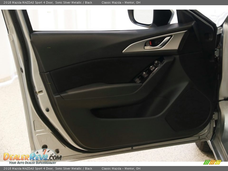 2018 Mazda MAZDA3 Sport 4 Door Sonic Silver Metallic / Black Photo #4
