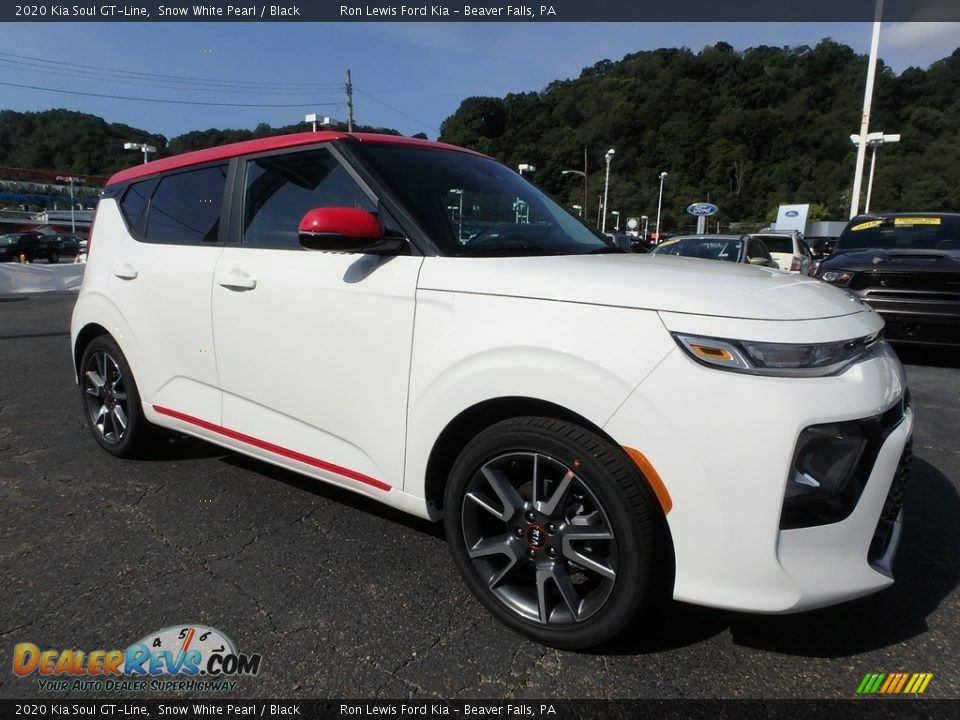 Front 3/4 View of 2020 Kia Soul GT-Line Photo #9