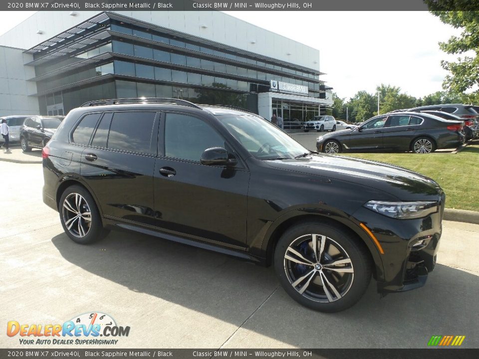 Front 3/4 View of 2020 BMW X7 xDrive40i Photo #1