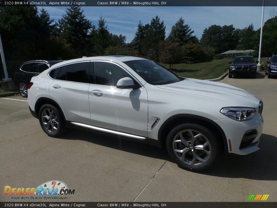 Front 3/4 View of 2020 BMW X4 xDrive30i Photo #1
