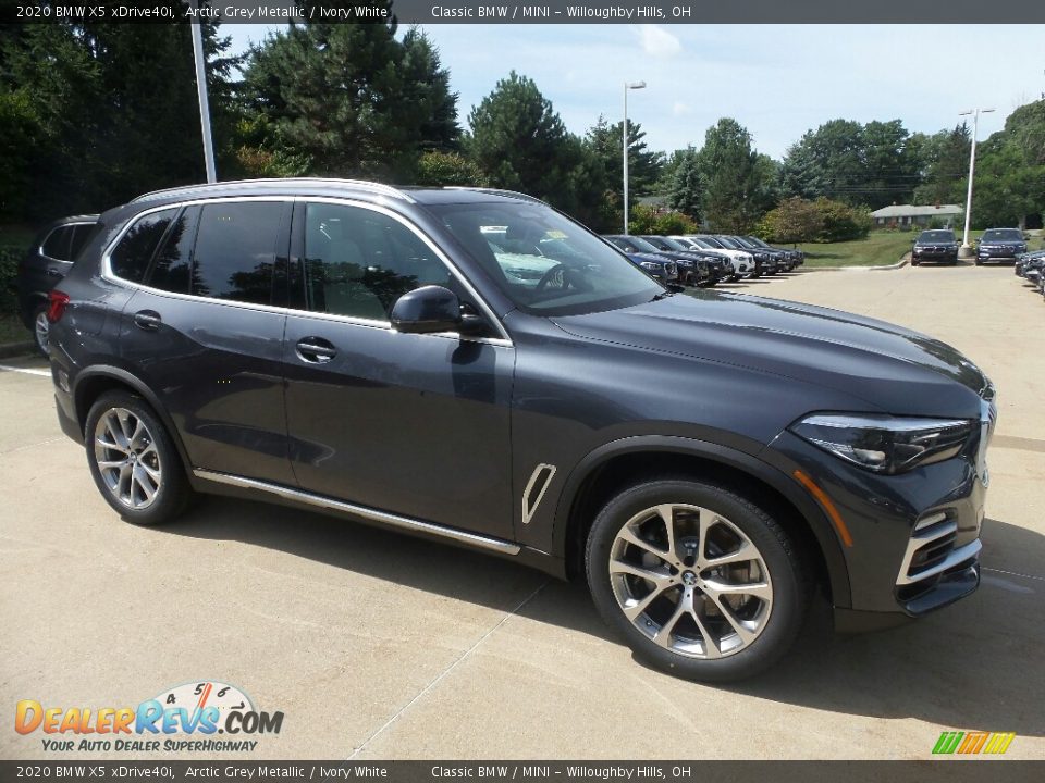 Front 3/4 View of 2020 BMW X5 xDrive40i Photo #1