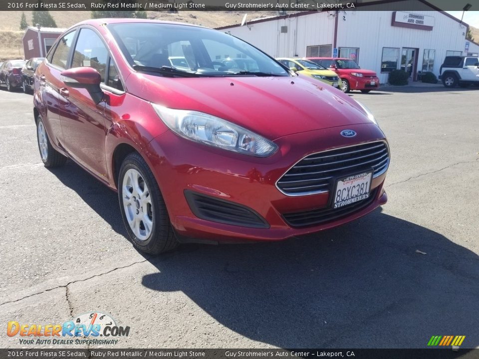 2016 Ford Fiesta SE Sedan Ruby Red Metallic / Medium Light Stone Photo #1