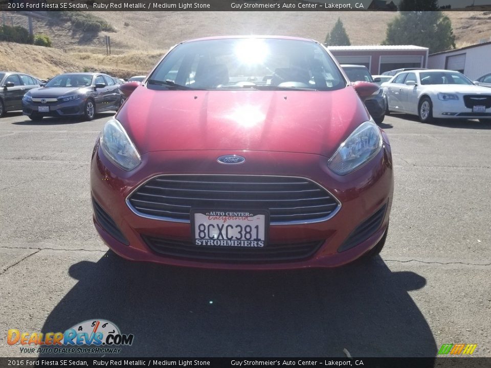 2016 Ford Fiesta SE Sedan Ruby Red Metallic / Medium Light Stone Photo #3