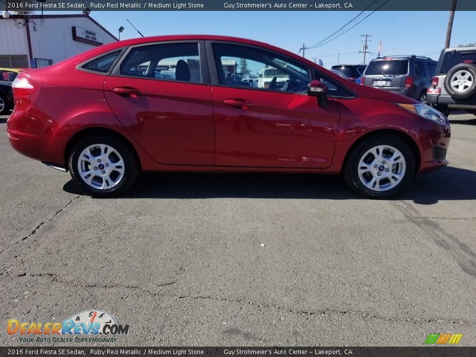 2016 Ford Fiesta SE Sedan Ruby Red Metallic / Medium Light Stone Photo #4