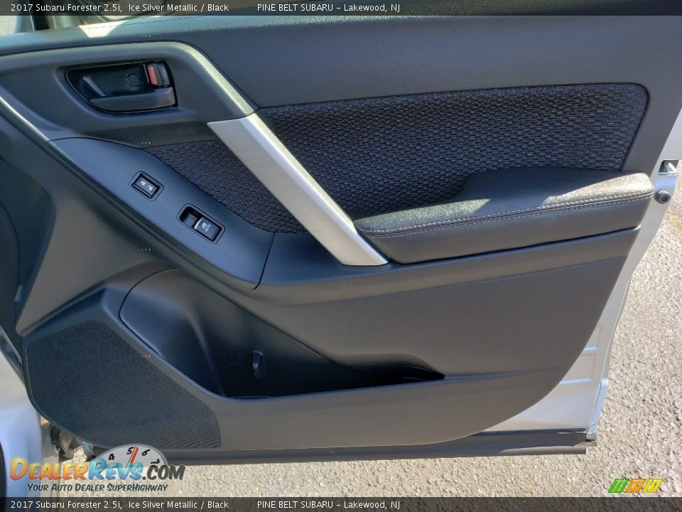 2017 Subaru Forester 2.5i Ice Silver Metallic / Black Photo #10