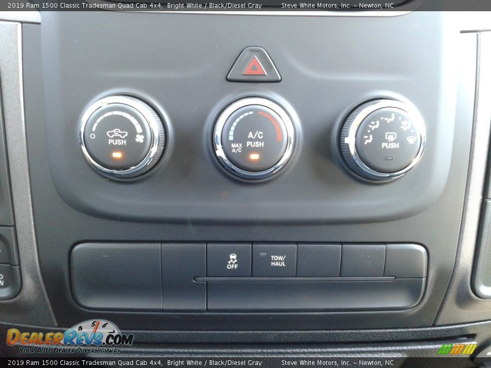 2019 Ram 1500 Classic Tradesman Quad Cab 4x4 Bright White / Black/Diesel Gray Photo #22