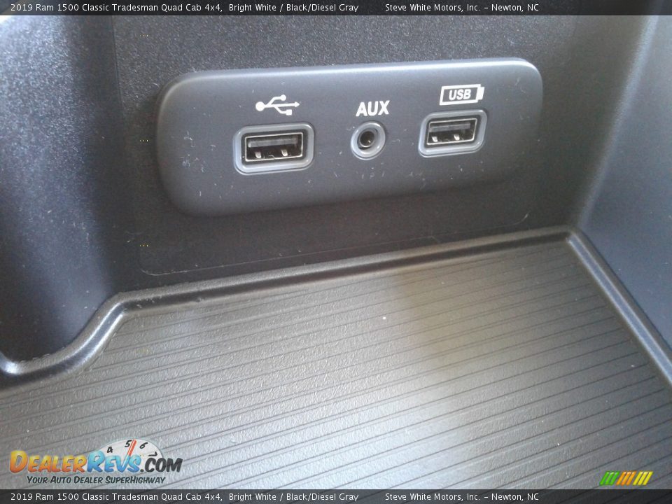 2019 Ram 1500 Classic Tradesman Quad Cab 4x4 Bright White / Black/Diesel Gray Photo #23