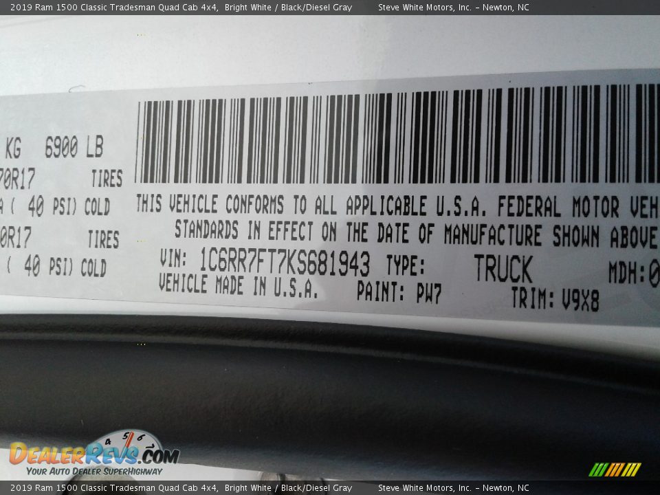 2019 Ram 1500 Classic Tradesman Quad Cab 4x4 Bright White / Black/Diesel Gray Photo #27