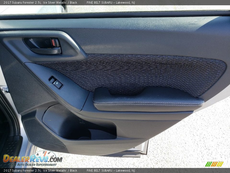 2017 Subaru Forester 2.5i Ice Silver Metallic / Black Photo #16