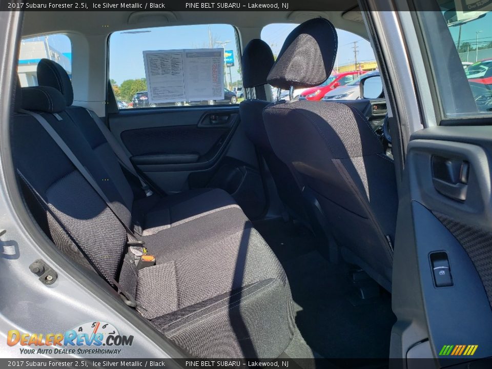 2017 Subaru Forester 2.5i Ice Silver Metallic / Black Photo #17