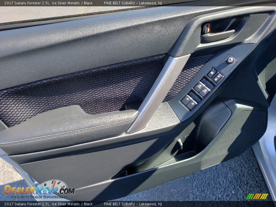 2017 Subaru Forester 2.5i Ice Silver Metallic / Black Photo #25