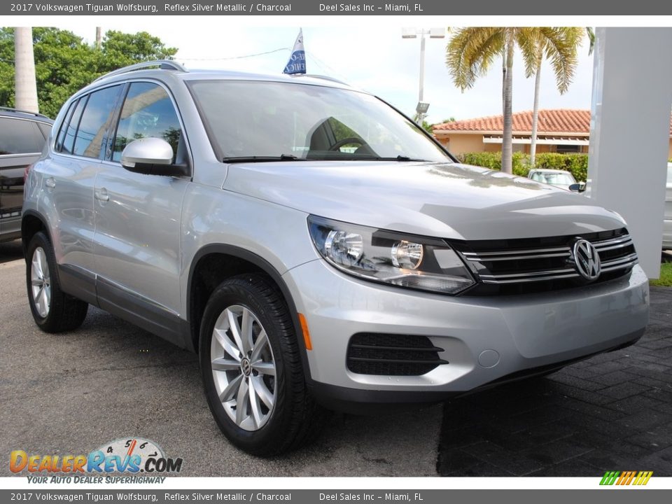 2017 Volkswagen Tiguan Wolfsburg Reflex Silver Metallic / Charcoal Photo #2
