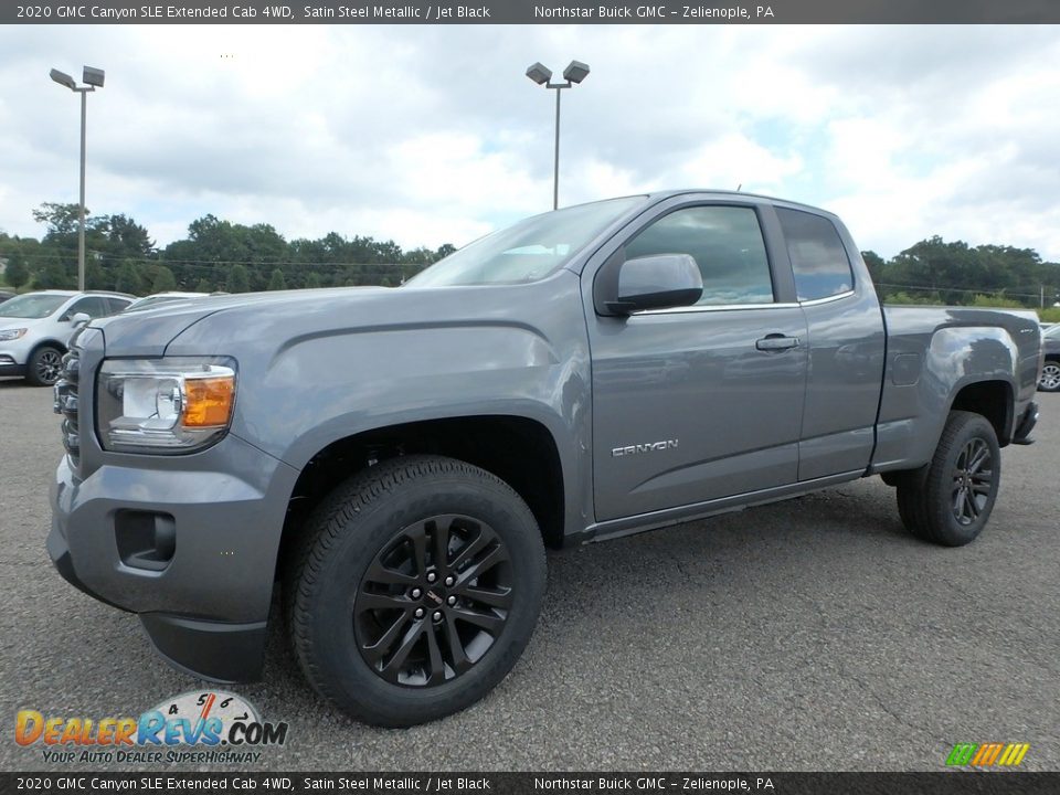 Front 3/4 View of 2020 GMC Canyon SLE Extended Cab 4WD Photo #1
