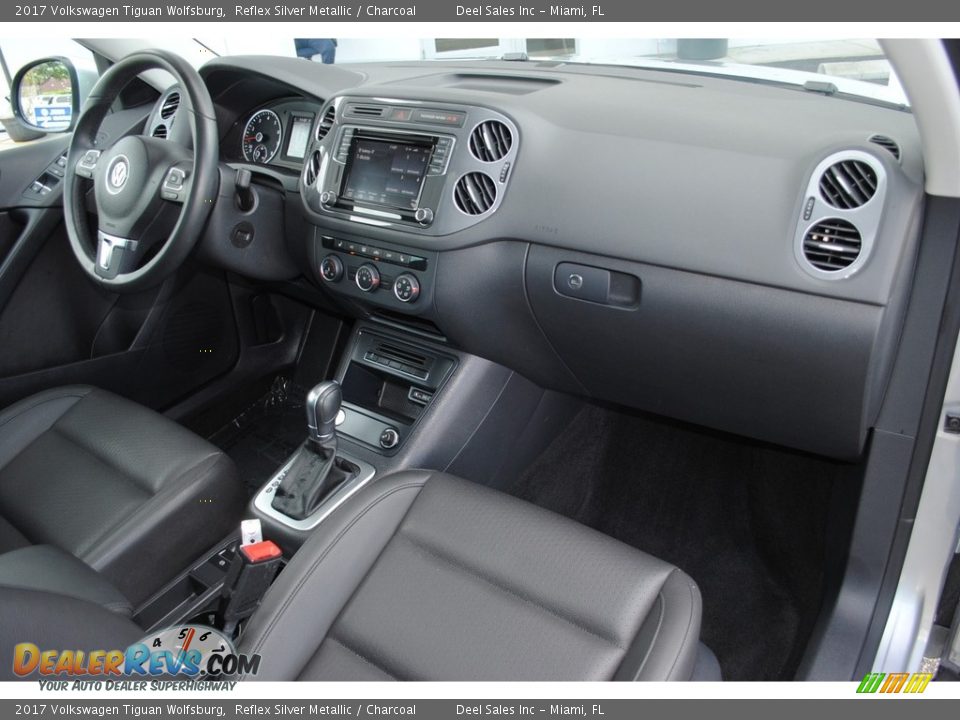 2017 Volkswagen Tiguan Wolfsburg Reflex Silver Metallic / Charcoal Photo #17