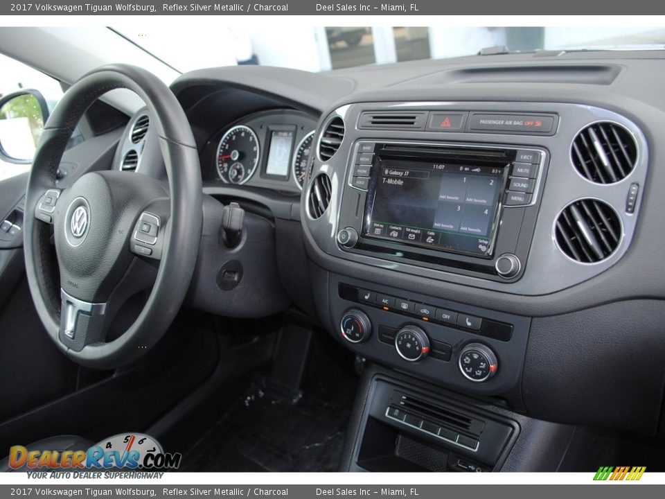 2017 Volkswagen Tiguan Wolfsburg Reflex Silver Metallic / Charcoal Photo #19