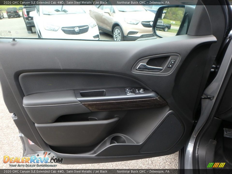 Door Panel of 2020 GMC Canyon SLE Extended Cab 4WD Photo #16