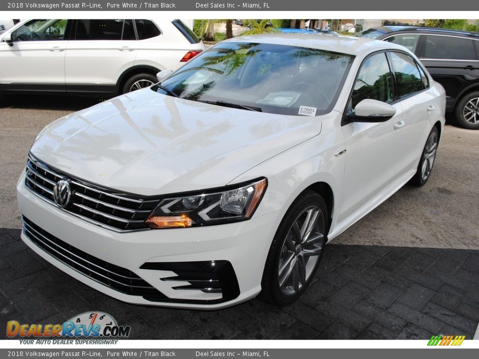 2018 Volkswagen Passat R-Line Pure White / Titan Black Photo #4