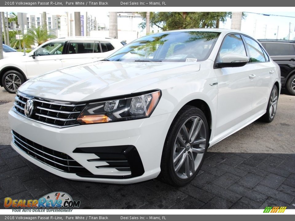 2018 Volkswagen Passat R-Line Pure White / Titan Black Photo #5