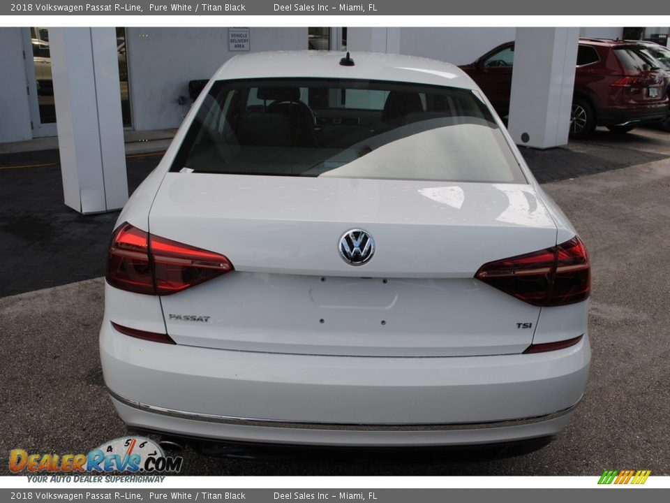 2018 Volkswagen Passat R-Line Pure White / Titan Black Photo #8