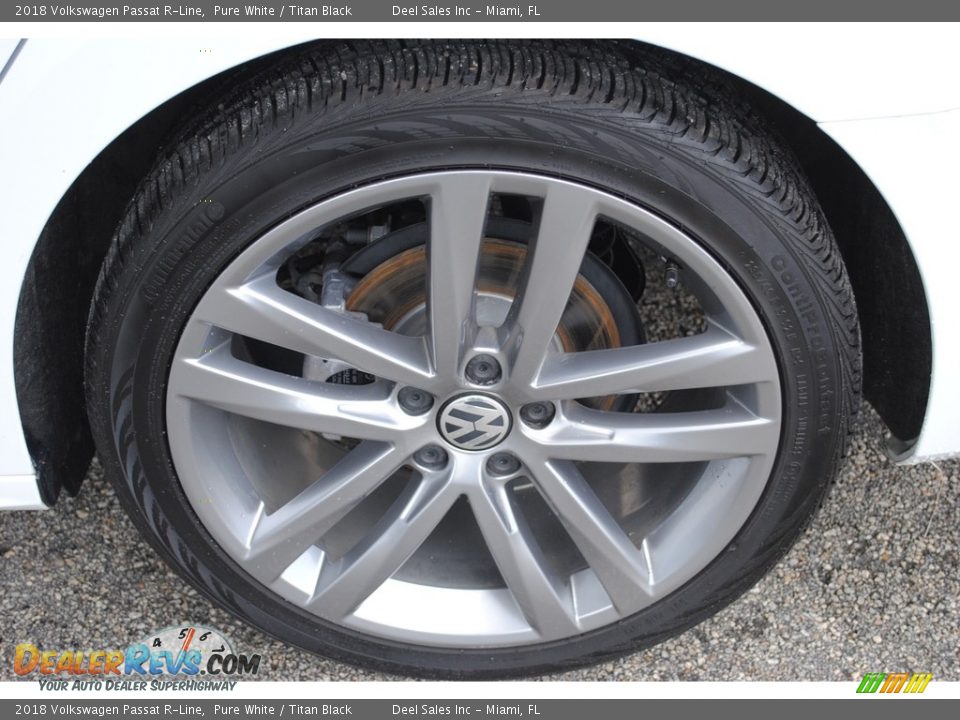 2018 Volkswagen Passat R-Line Pure White / Titan Black Photo #10